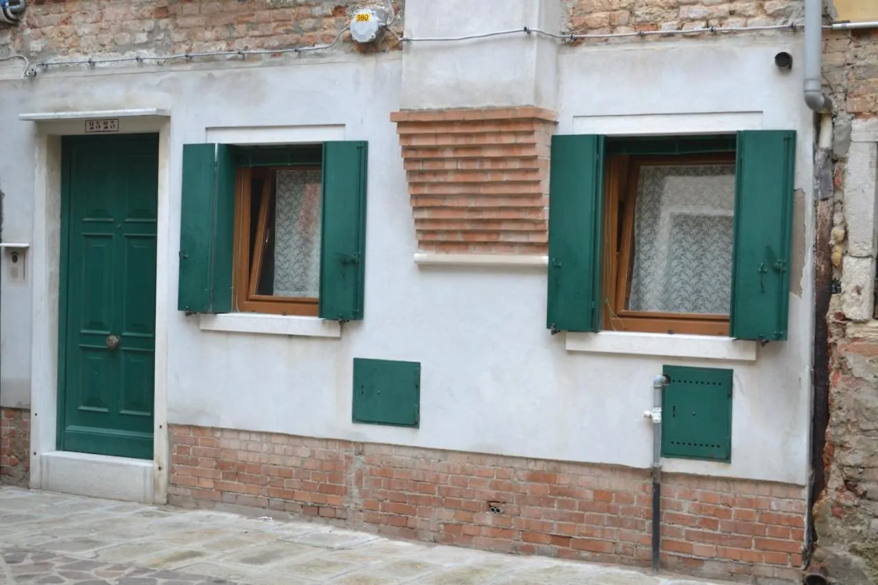 Casetta Venecia 0*,  Italia